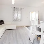Toni *