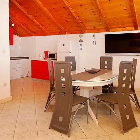 Toni Apartment Bol