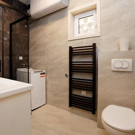 Toni Apartment