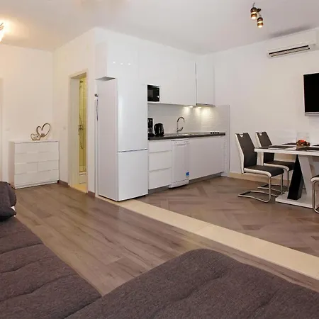 Toni Apartment