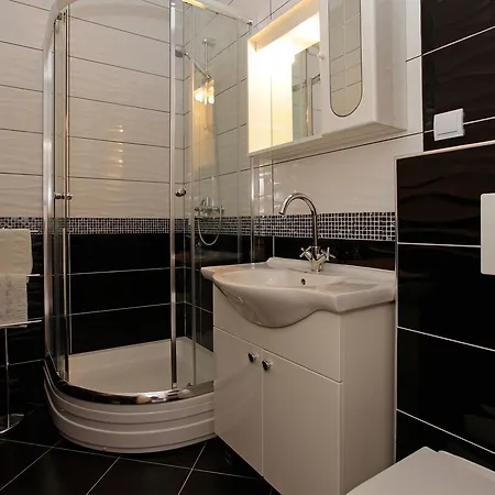 Toni Apartment Bol